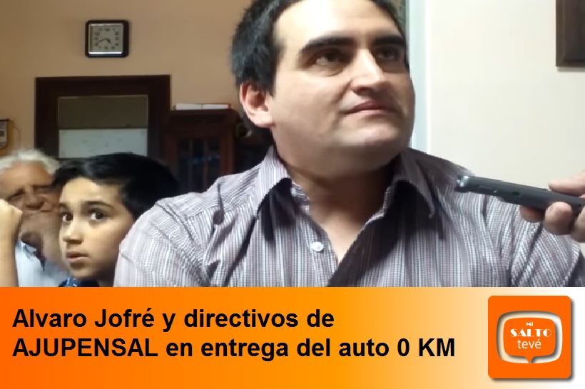 Alvaro Jofré y directivos de AJUPENSAL en entrega del auto 0 KM
