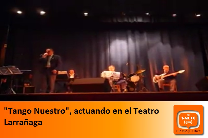 «Tango Nuestro», actuando en el Teatro Larrañaga