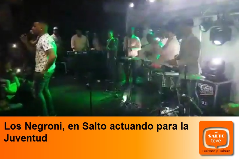 Los Negroni, en Salto actuando para la Juventud