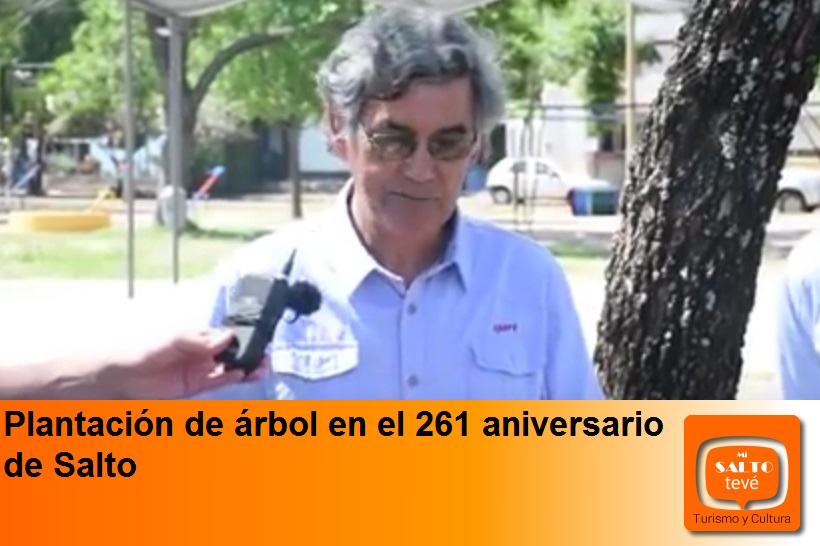 Plantación de árbol en el 261 aniversario de Salto
