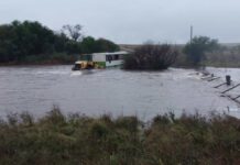 Intendente de Salto junto al diputado Álvaro Lima reconocieron a funcionarios que rescataron un ómnibus en Paso del Sauce