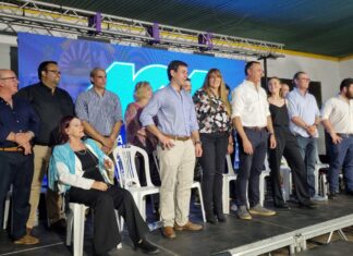 Cierre de la 404 de Salto, en el Cerro, con referentes locales y nacionales, a todas luces brillante
