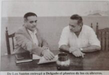 Ex obreros de Salto Grande tras la firma de los Presidenciables