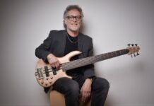 Lanzamiento en plataformas de BAJO LA LUZ álbum de POPO ROMANO