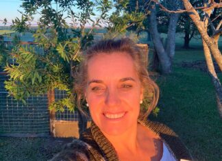 Marcela Fontes Inspectora Departamental hablando sobre presentación de Equipamiento de Calistenia