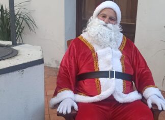 Papa Noel anda por Salto, visita comercios y anuncia muchos regalos para niños y mayores