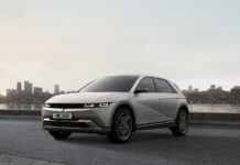 Así es el auto eléctrico que trasladará a Yamandú Orsi y Carolina Cosse el 1 de marzo