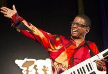 A veces arrumbado, con un whisky en la mano, escucho jazz