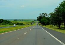 Cien días de un gobierno, entre la luna de miel y las criticas abiertas