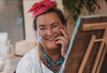 Colgadas del pincel: Mujeres al borde de un ataque de pintura