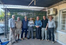 Peñarol homenajeó a Héctor “Negro” Rosconi con el carné de socio vitalicio