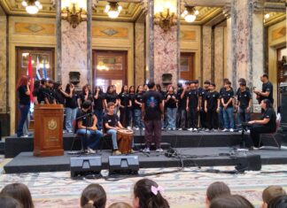 Liceos de Salto participaron en Montevideo en «Coros en el Palacio»