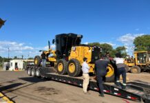 Llegó la primera maquinaria vial adquirida por el Gobierno de Salto para fortalecer la caminería departamental