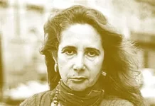 MAROSA «Te has quedado lejos, te has ido lejos. Pero, voy retrocediendo hacia ti…»