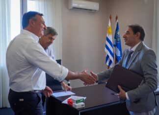 Gobierno de Salto firmó convenio con Aduanas para ordenar el depósito de vehículos incautados