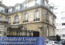 Uruguayos en Francia conmemoran 190 años de relaciones diplomáticas con acto en el Arco de Triunfo