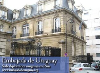Uruguayos en Francia conmemoran 190 años de relaciones diplomáticas con acto en el Arco de Triunfo